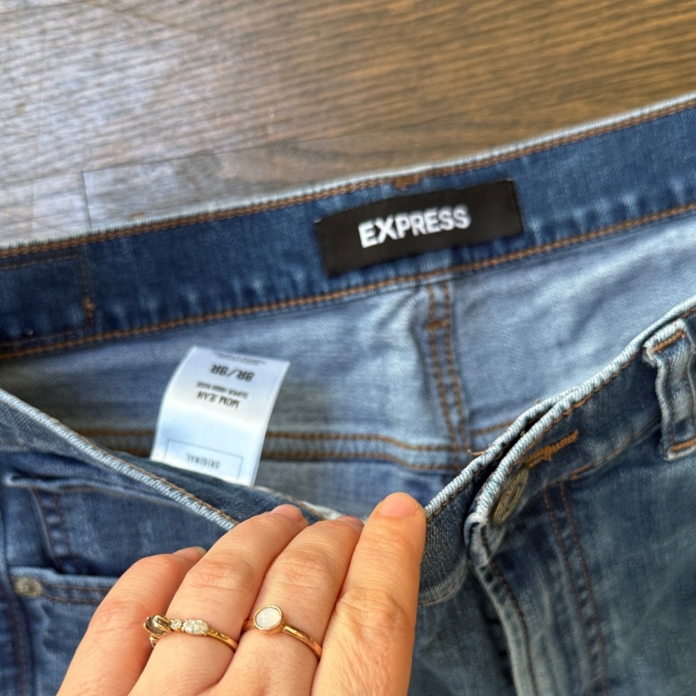Express Distressed Medium Wash Blue Jeans Womans 8 - Picture 3 of 3